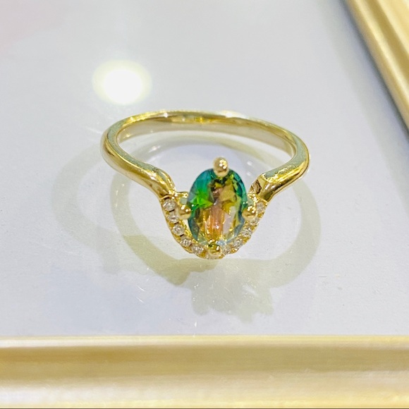 Jewelry - Sparkling Ombre Green Topaz Oval Crystal Gold Ring